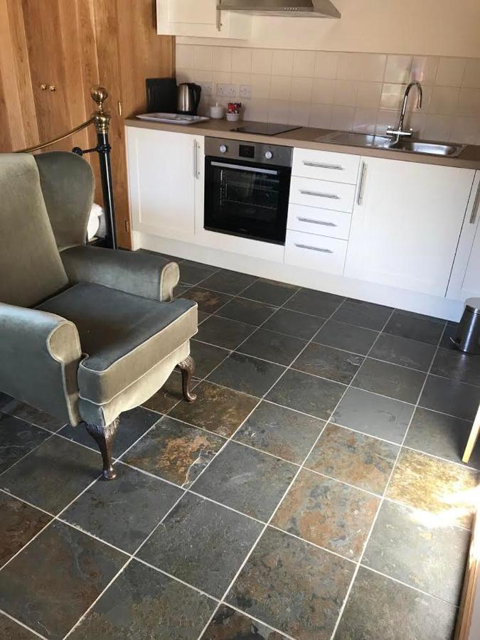 Nuneaton - Cottage - Sleeps 2 - Parking - Garden Экстерьер фото