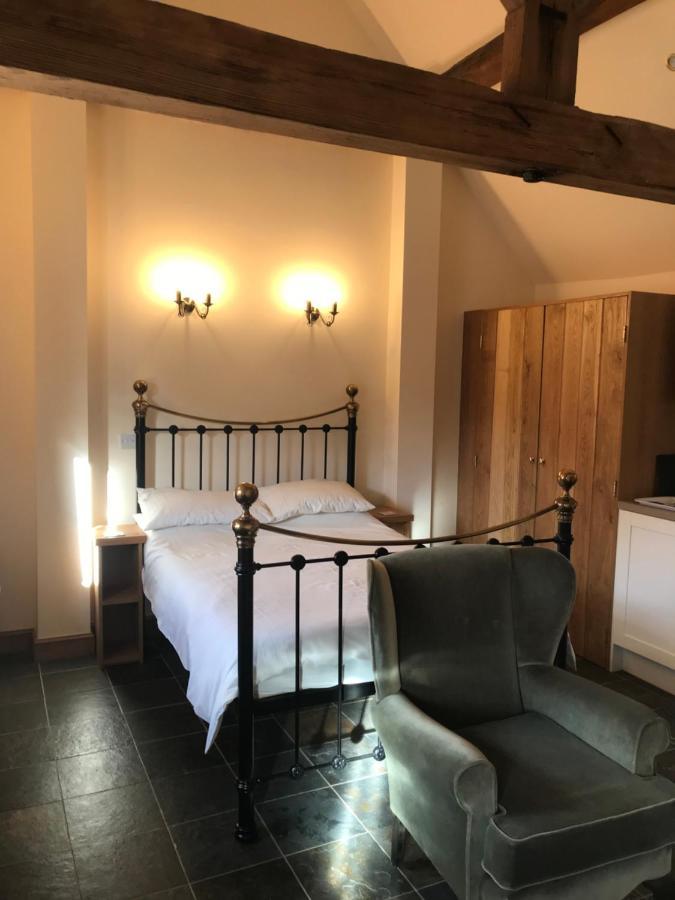 Nuneaton - Cottage - Sleeps 2 - Parking - Garden Экстерьер фото