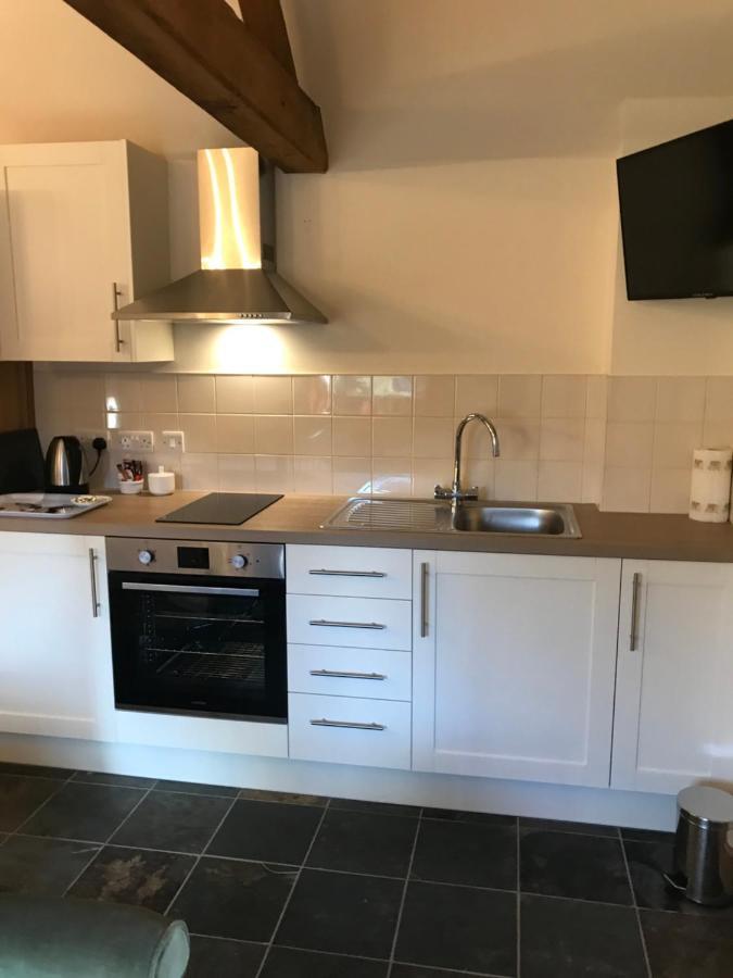 Nuneaton - Cottage - Sleeps 2 - Parking - Garden Экстерьер фото