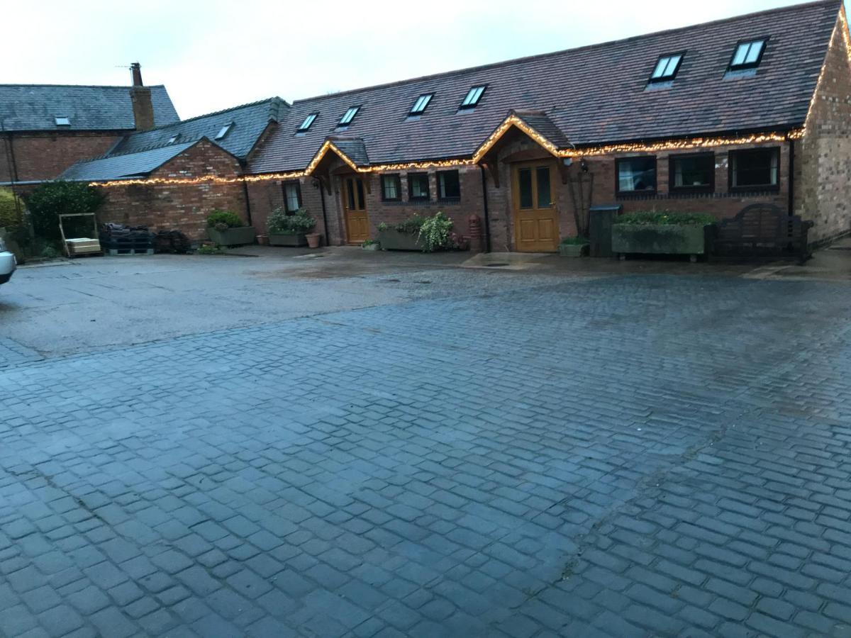 Nuneaton - Cottage - Sleeps 2 - Parking - Garden Экстерьер фото