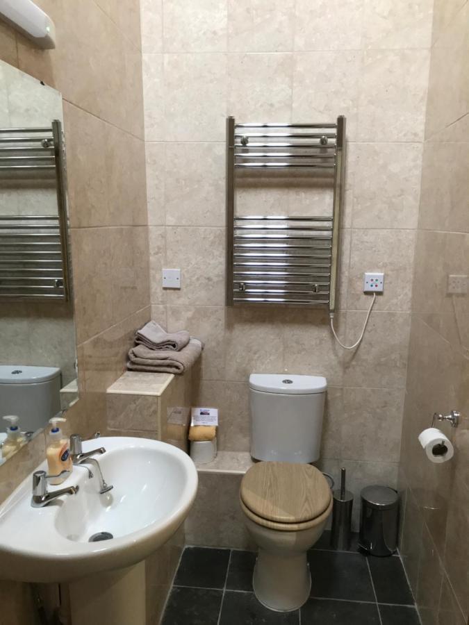Nuneaton - Cottage - Sleeps 2 - Parking - Garden Экстерьер фото